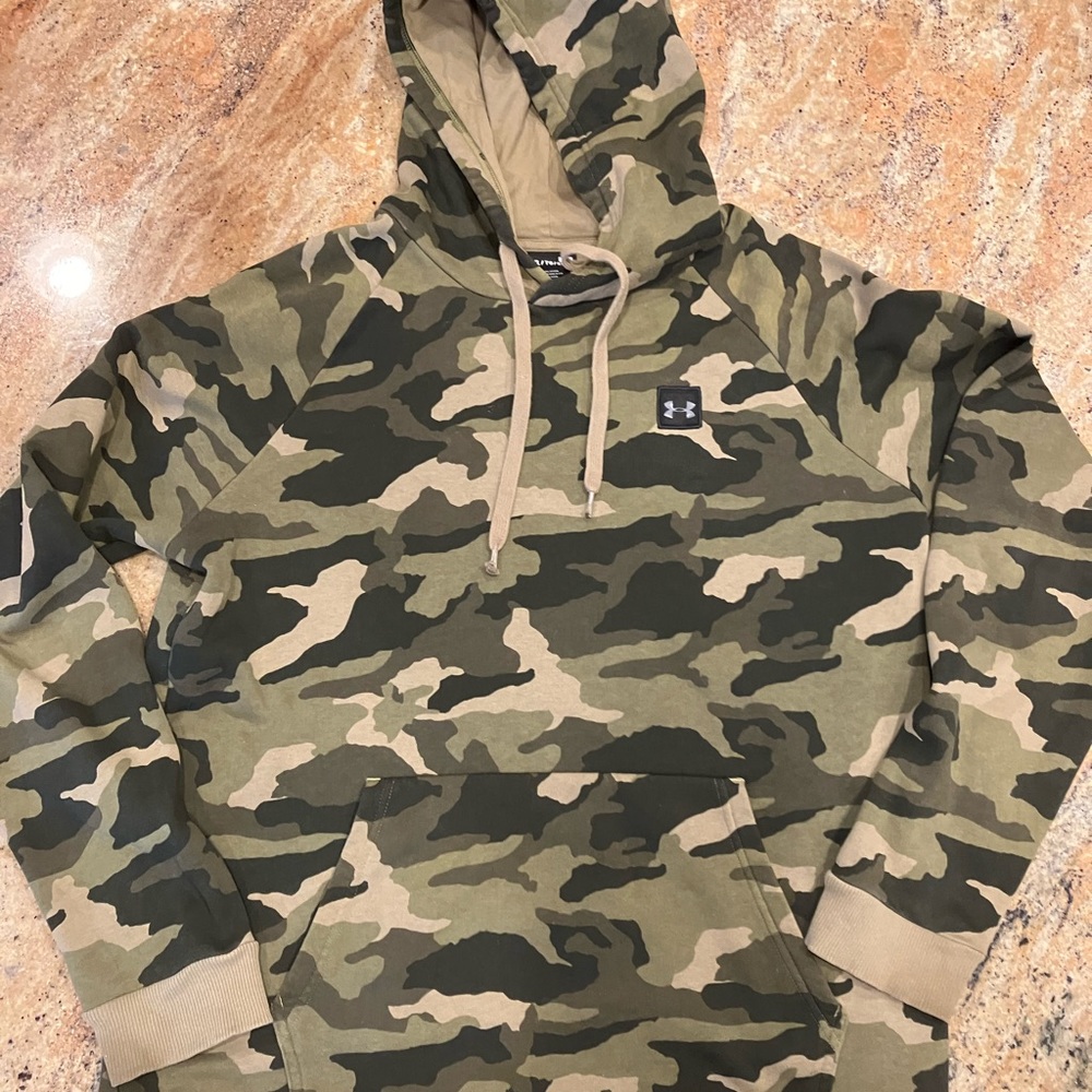 Under Armor camo hoodie , kids XL or men’s small.